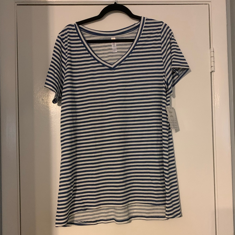 Blue and white stripe on this Lularoe christy tee!